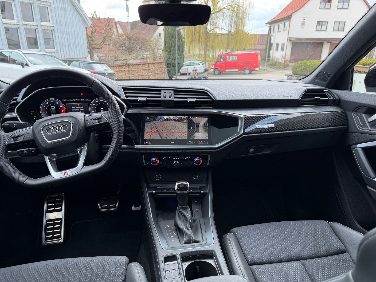Audi Q3 Sportback 40 TFSI quattro S line, fast VOLL