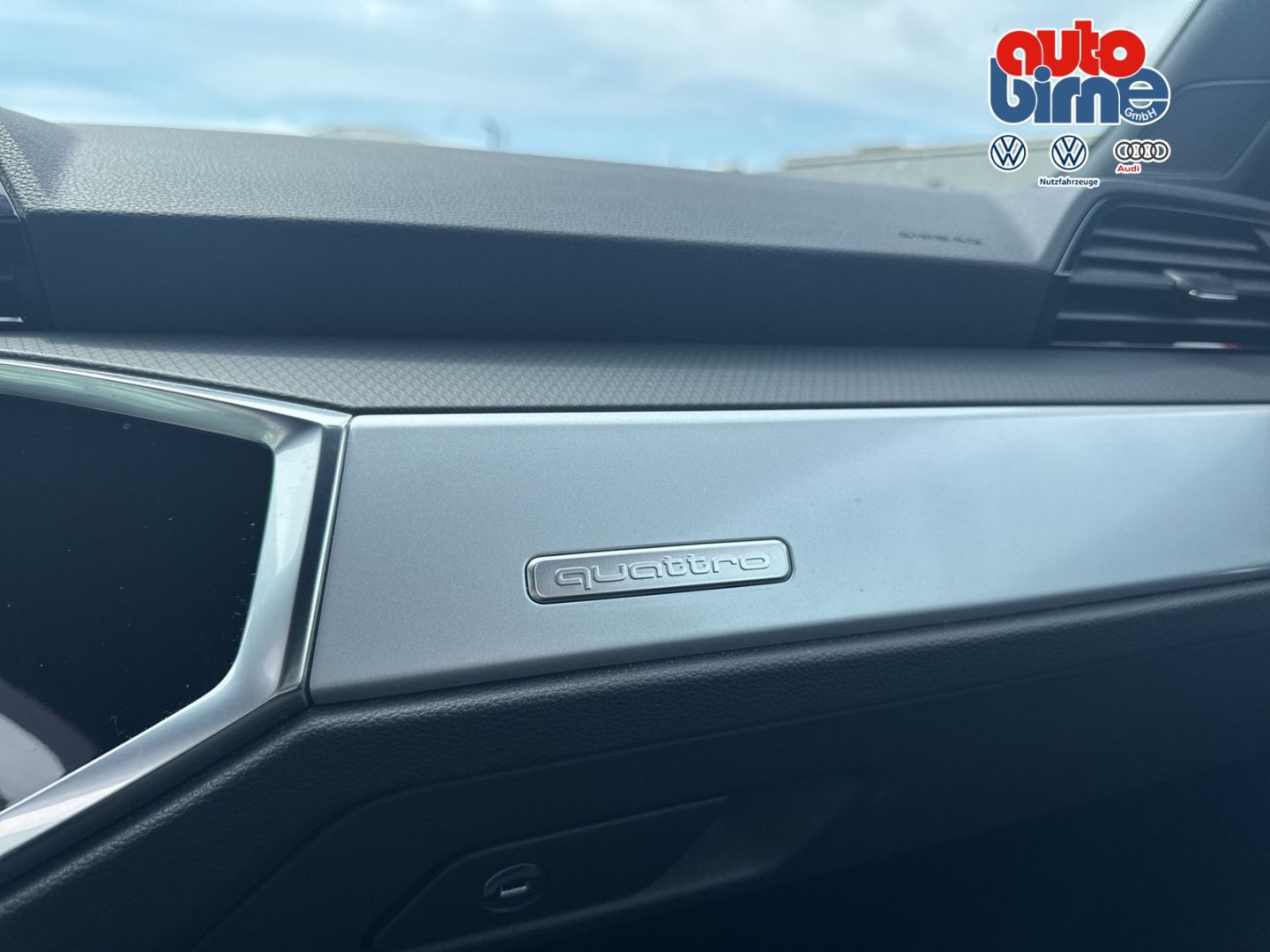 Audi Q3 40 TFSI quattro advanced - Samsaru's Car Outlet