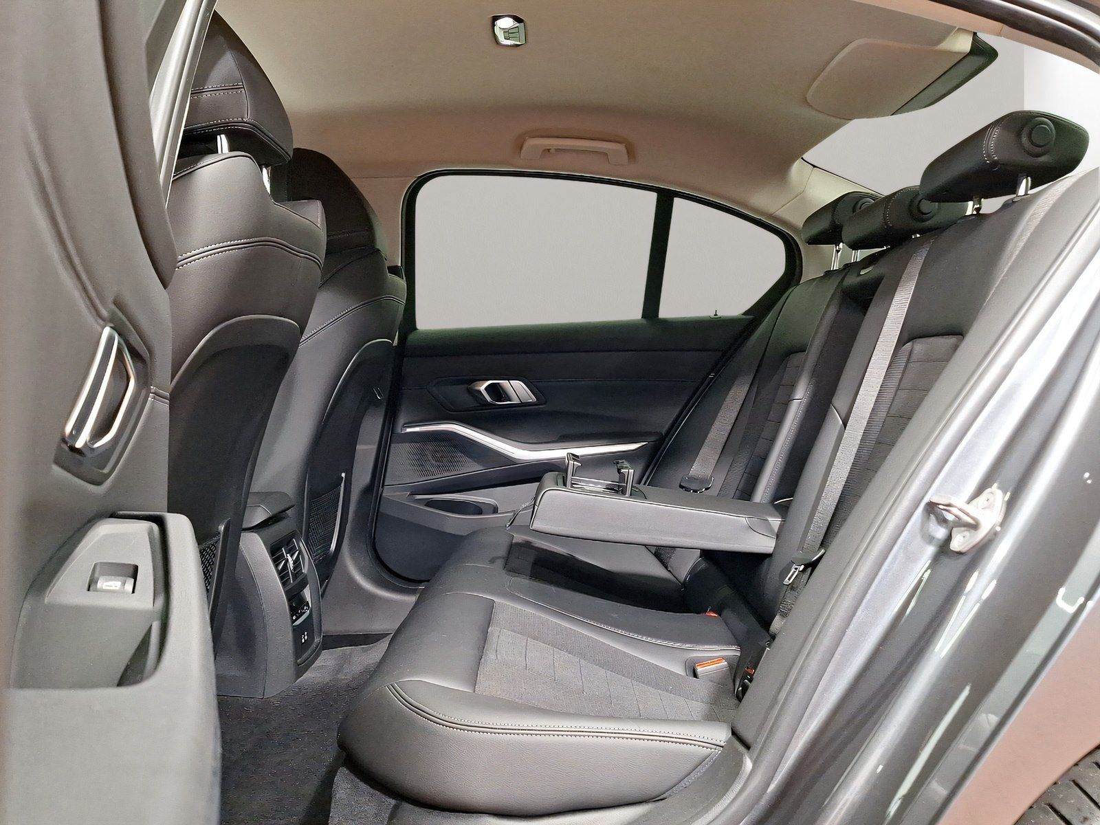 BMW 320d xDrive Limousine Sport Line - Samsaru's Car Outlet