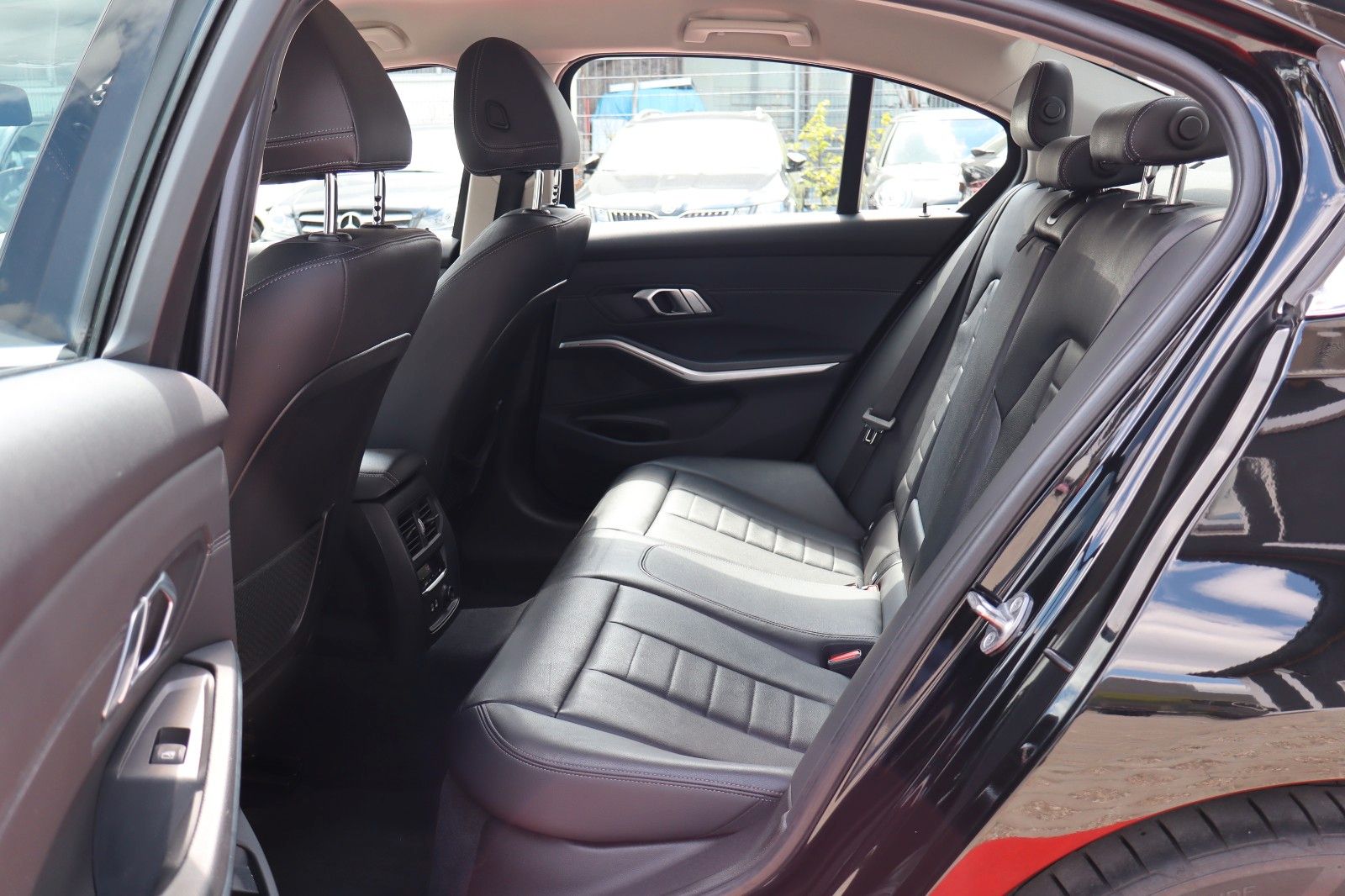 BMW 320 d Luxury Line - Samsaru's Car Outlet