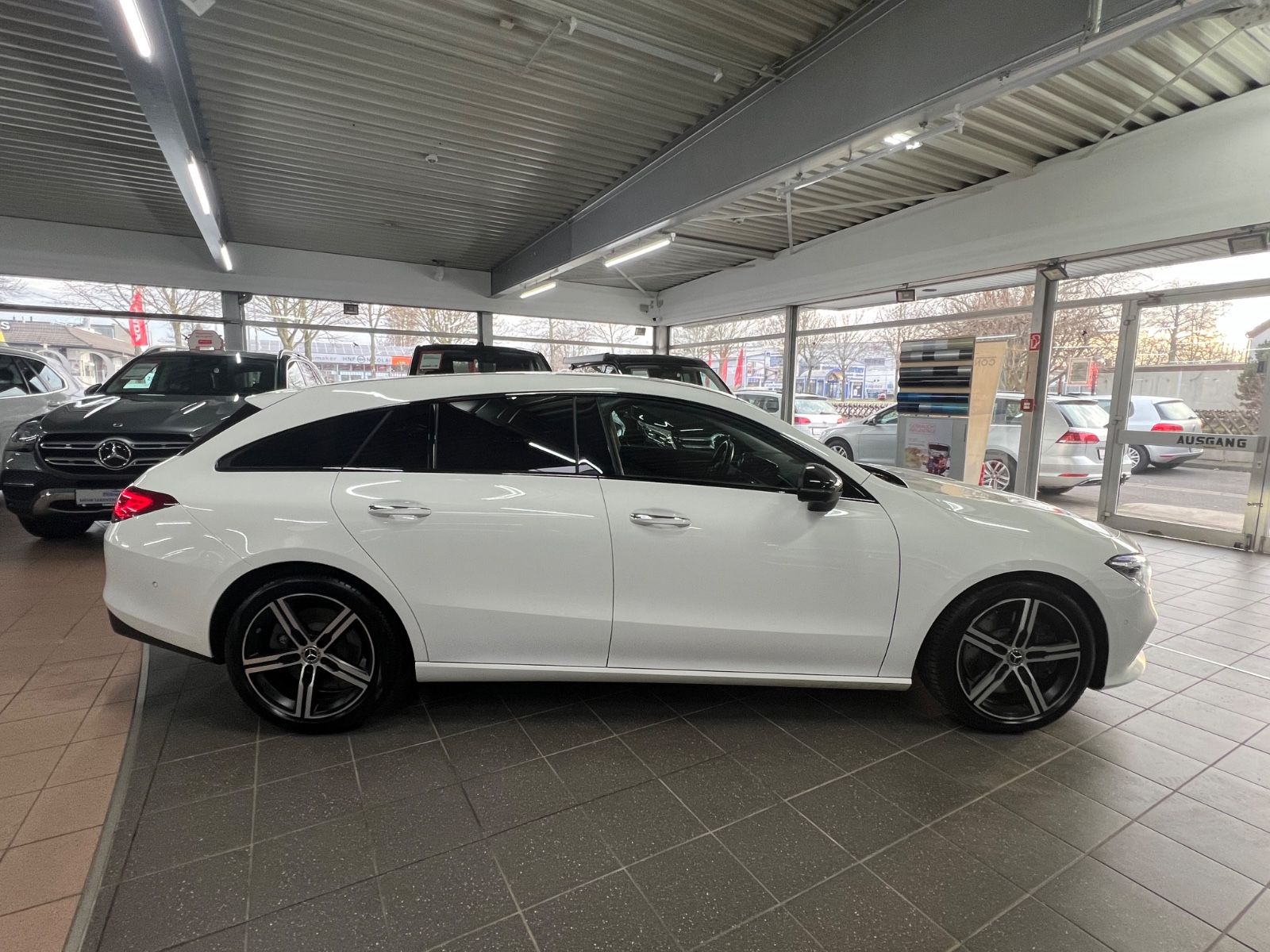 Mercedes-Benz CLA 220d SB 4M Progressive - Samsaru's Car Outlet