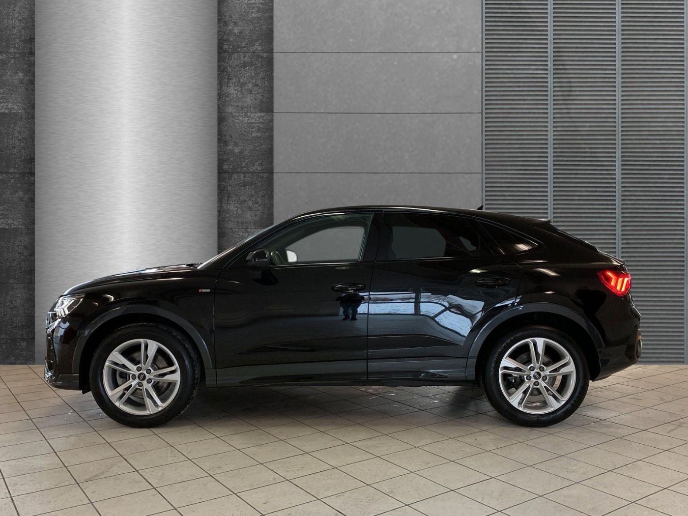 Audi Q3 Sportback S line - Samsaru's Car Outlet