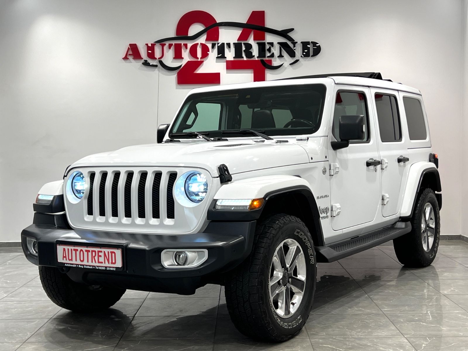 Jeep Wrangler Unlimited Sahara Softtop Sky One-Touch