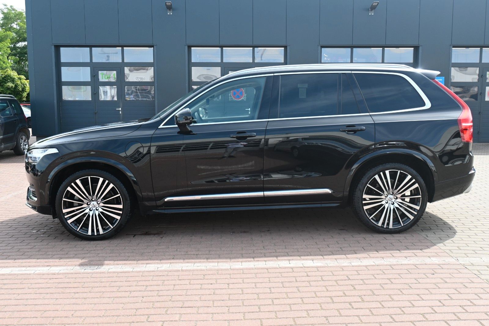 Volvo XC90 T8 Inscription - Samsaru's Car Outlet