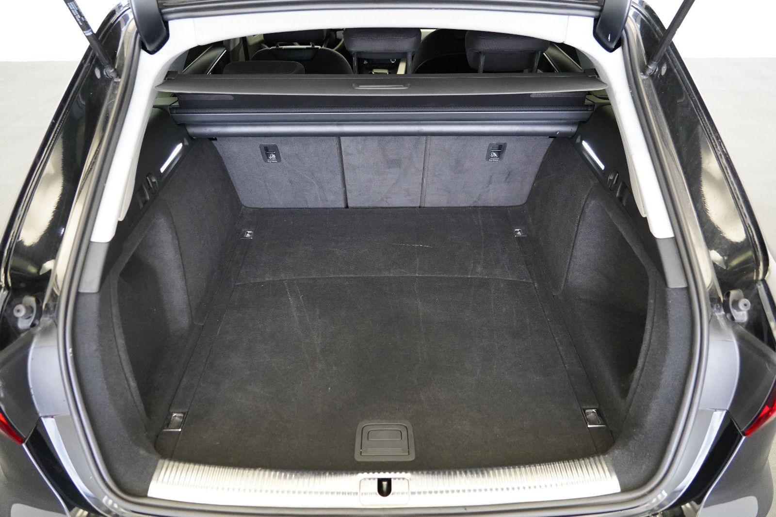 Audi A4 Avant 35 TFSI S Line S-Tronic - Samsaru's Car Outlet