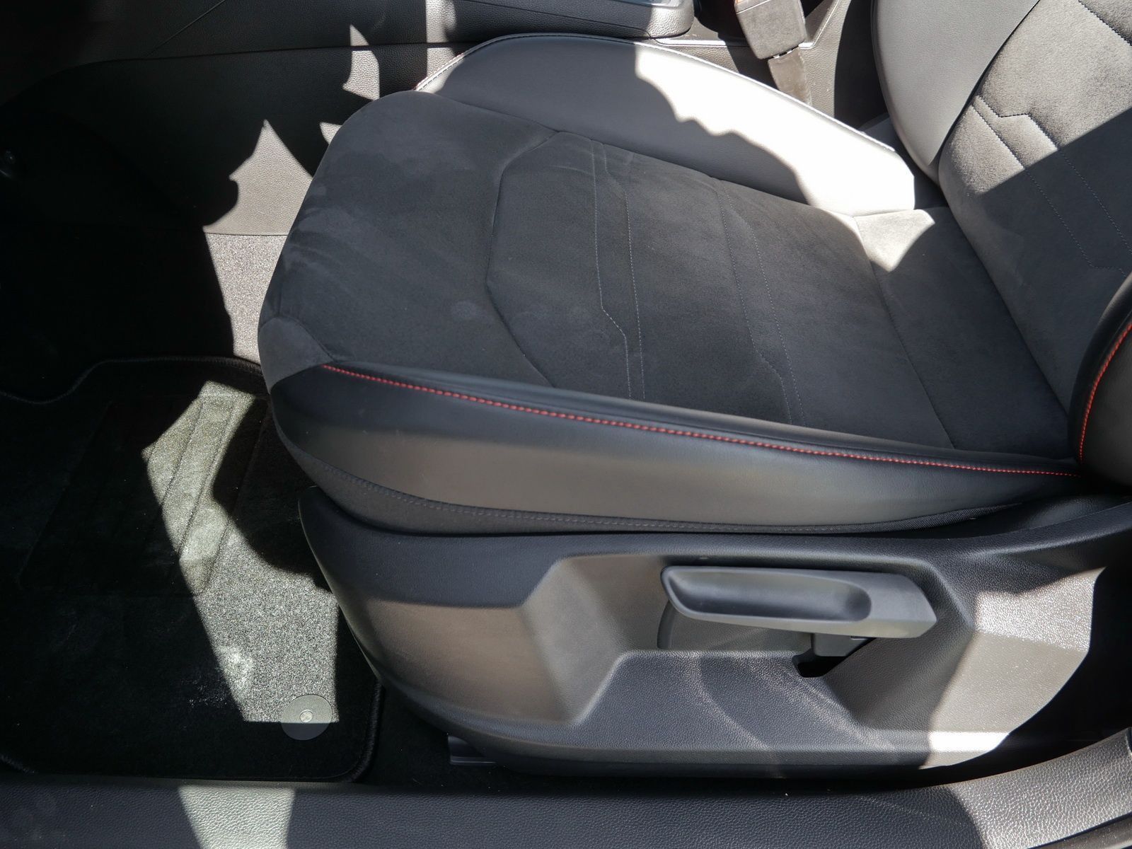 Seat Ateca FR 2.0 TDI RFK*AHK*LED*ACC