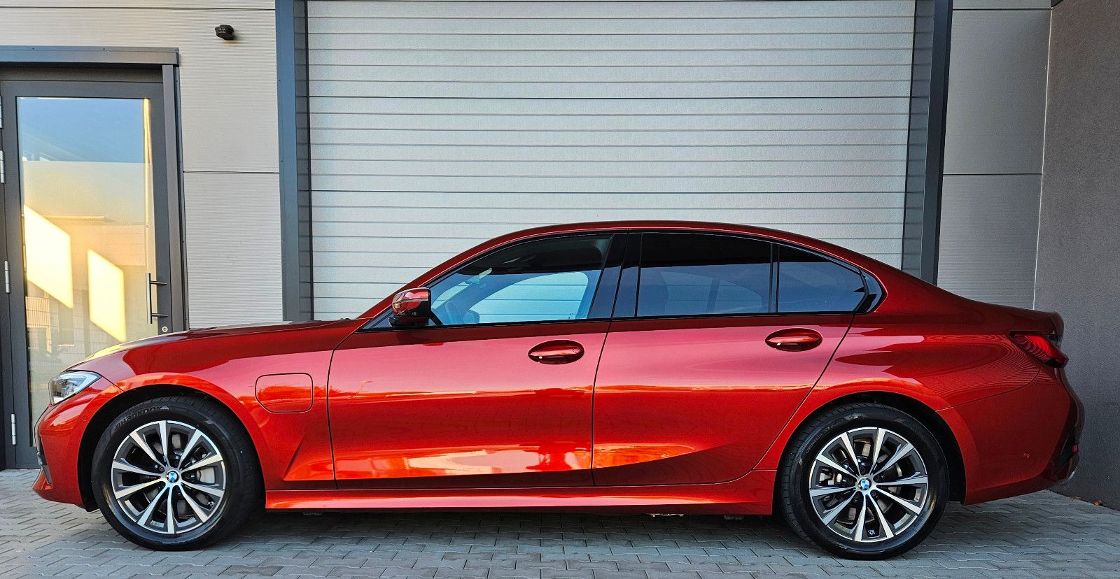 BMW 330e M Sport - Samsaru's Car Outlet
