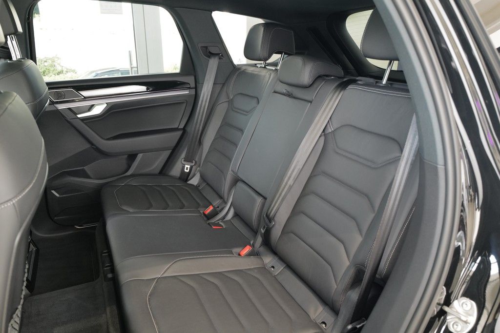 Volkswagen Touareg 3.0TDI R-Line BlackStyle Pano 360° Dynau