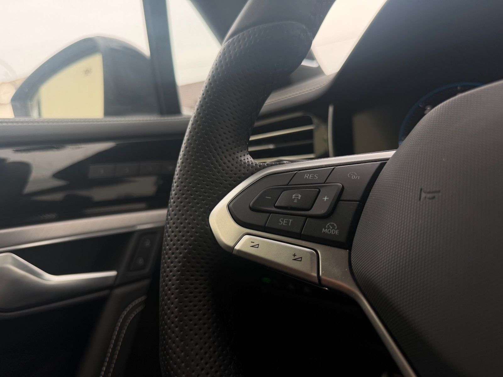 Volkswagen Touareg R Line V6 22"BlackStyle Allrad HuD PanoD