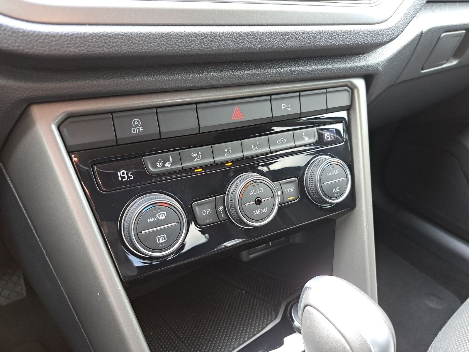 Volkswagen T-Roc Style 1.5 TSI DSG - Samsaru's Car Outlet
