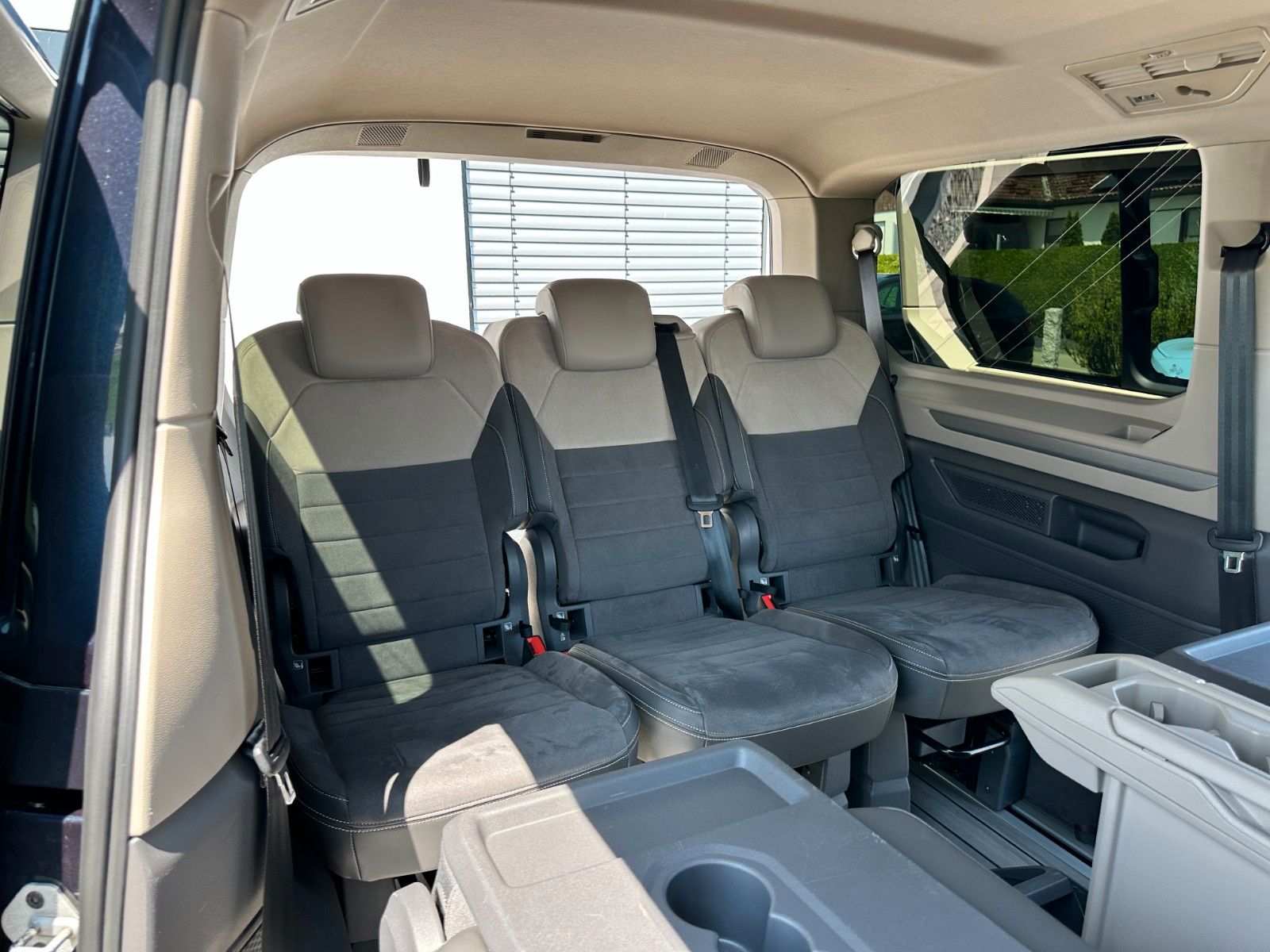 Volkswagen T7 Multivan 2.0 TDI - Samsaru's Car Outlet