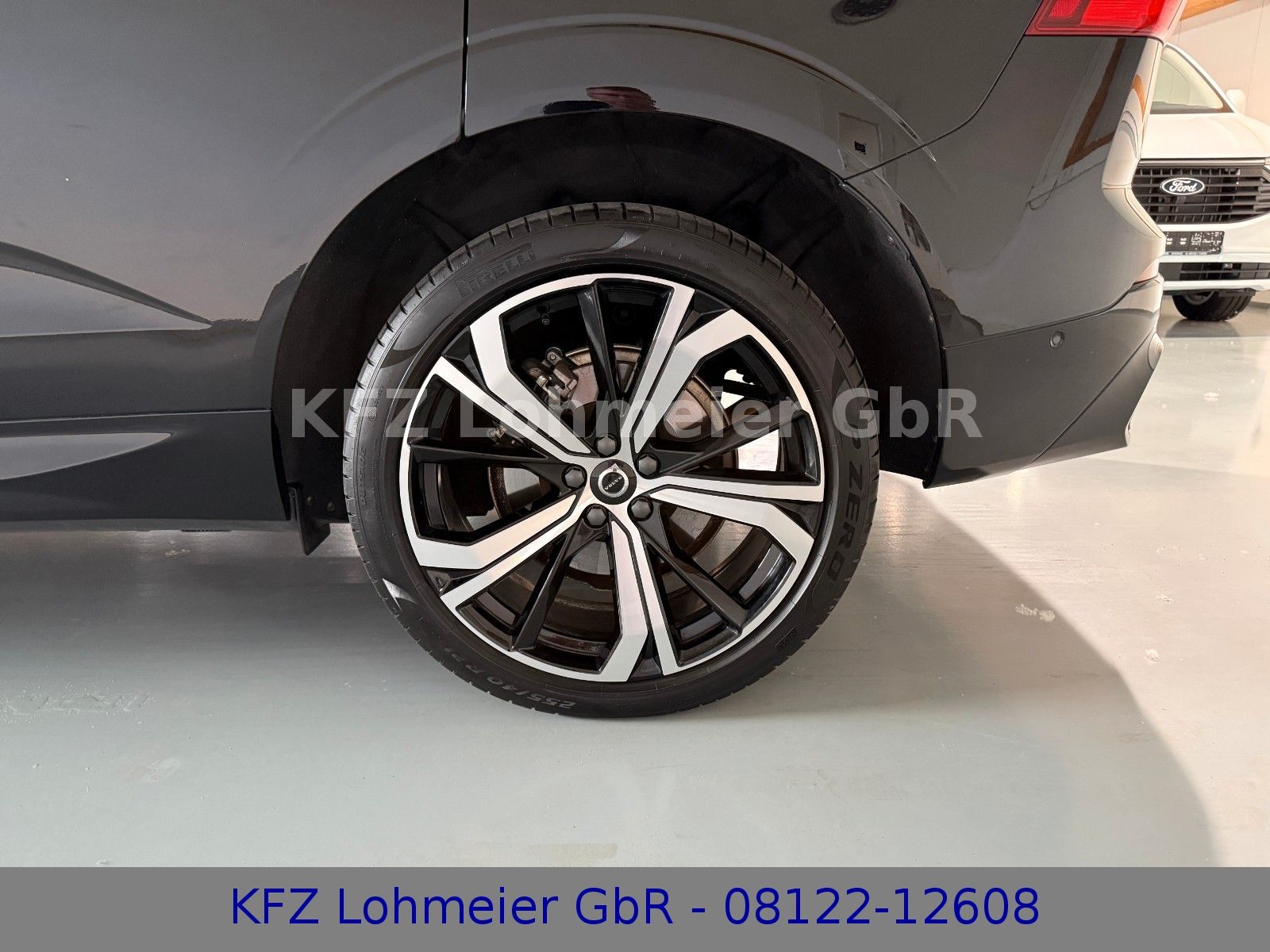 Volvo XC60 R Design Recharge Plug-In Hybrid AWD *Voll*