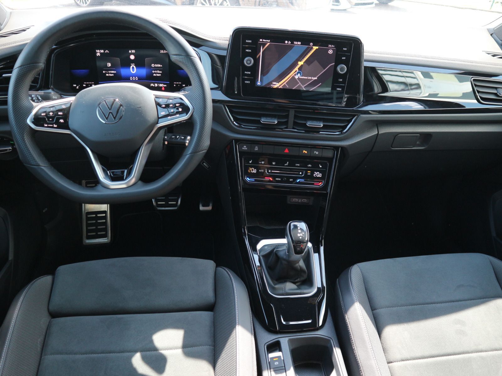 Volkswagen T-Roc R-Line - Samsaru's Car Outlet