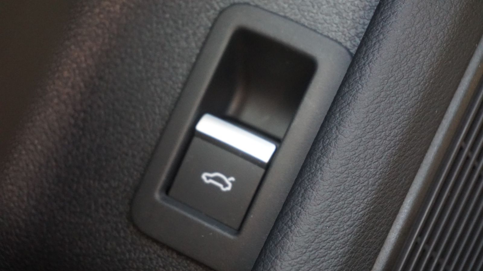 Audi A4 40 quattro S-Line - Samsaru's Car Outlet