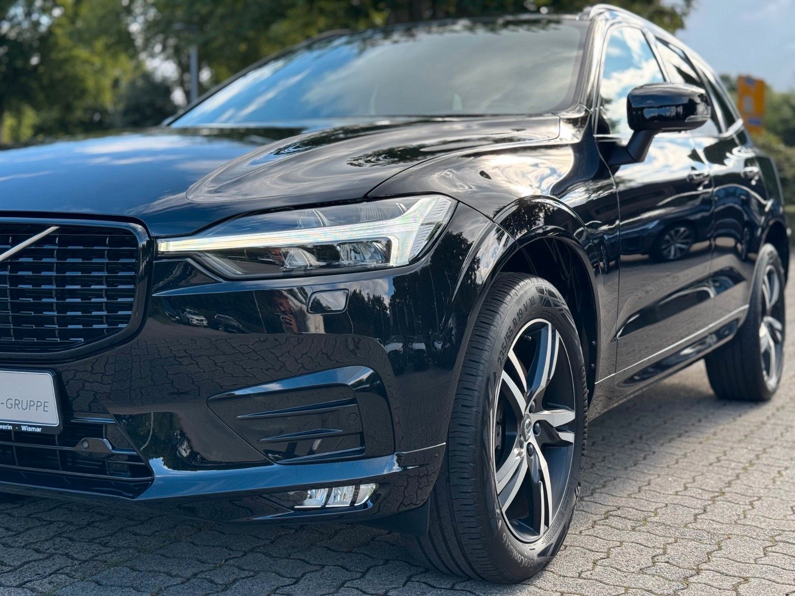 Volvo XC60 B5 D AWD R-DESIGN - Samsaru's Car Outlet