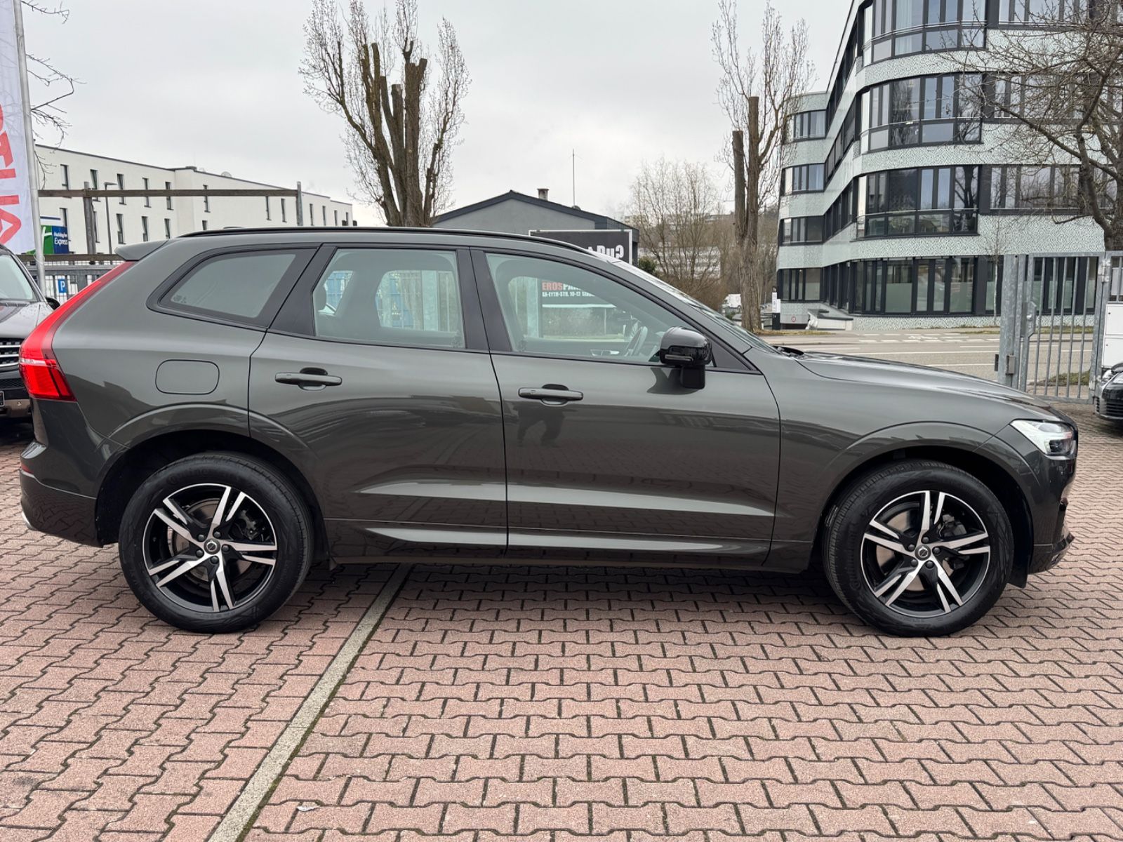 Volvo XC60 R Design AWD - Samsaru's Car Outlet