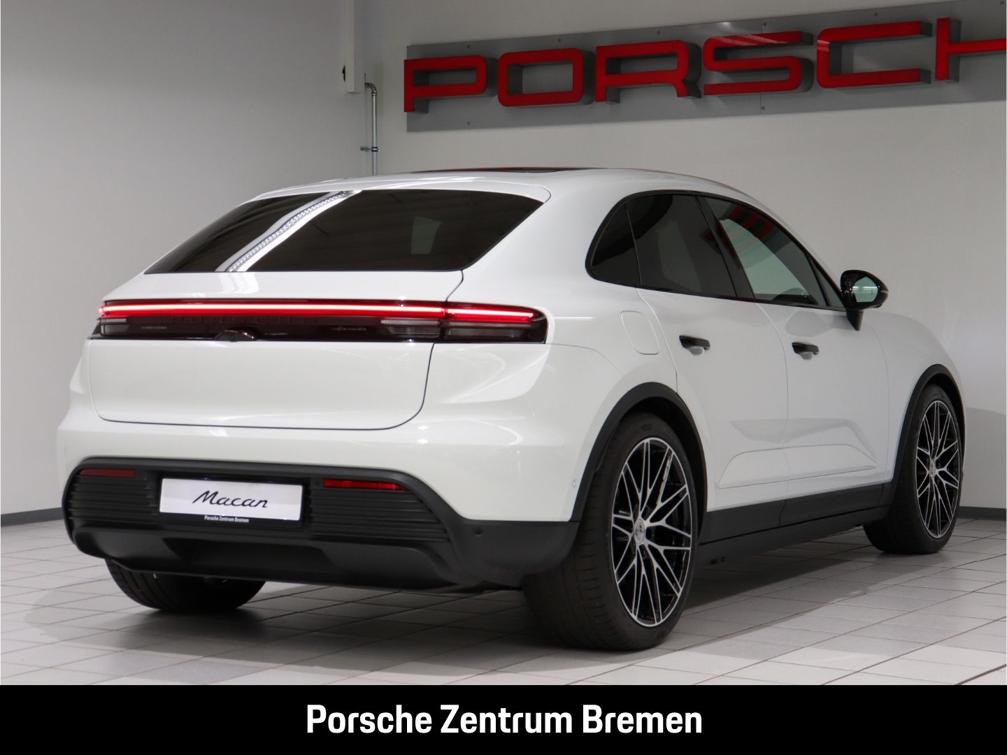 Porsche Macan 4 - Samsaru's Car Outlet