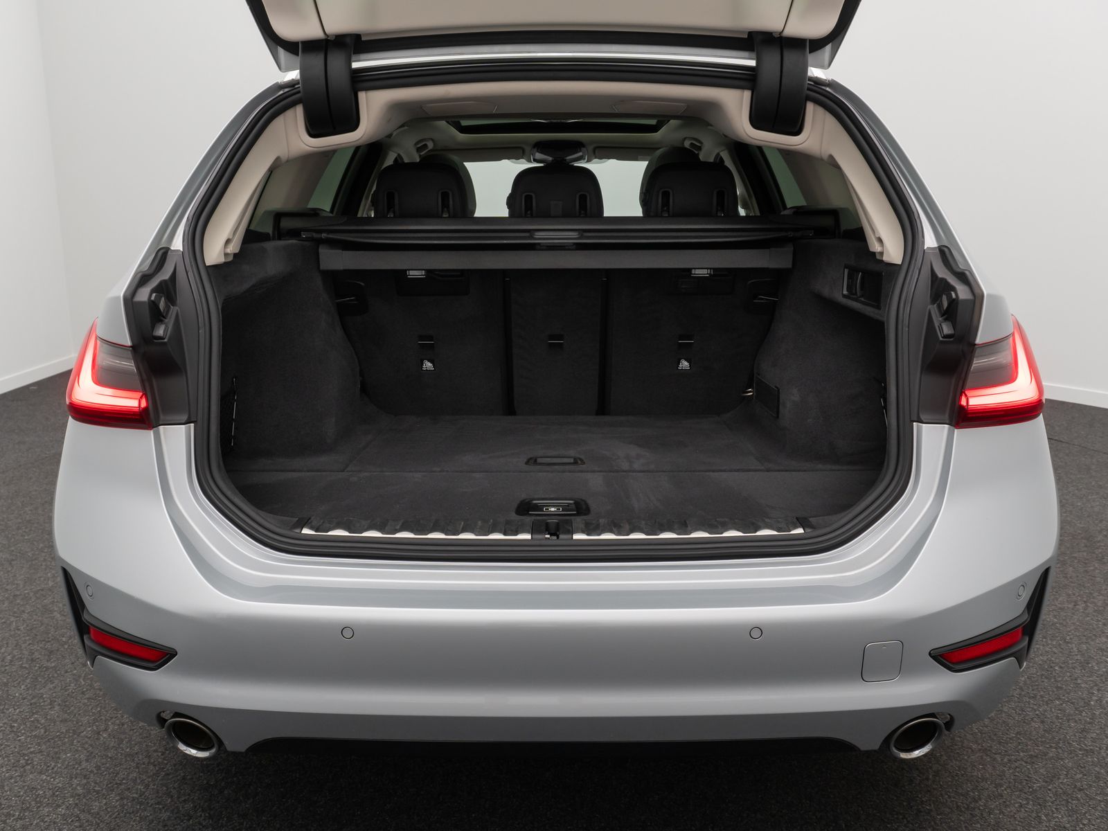 BMW 320d SportLine - Samsaru's Car Outlet