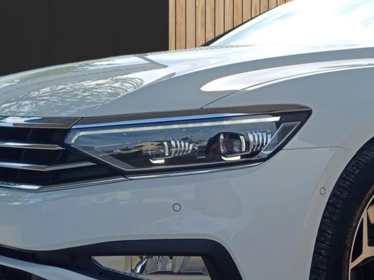Volkswagen Passat 2.0 TSI Business - Samsaru's Car Outlet