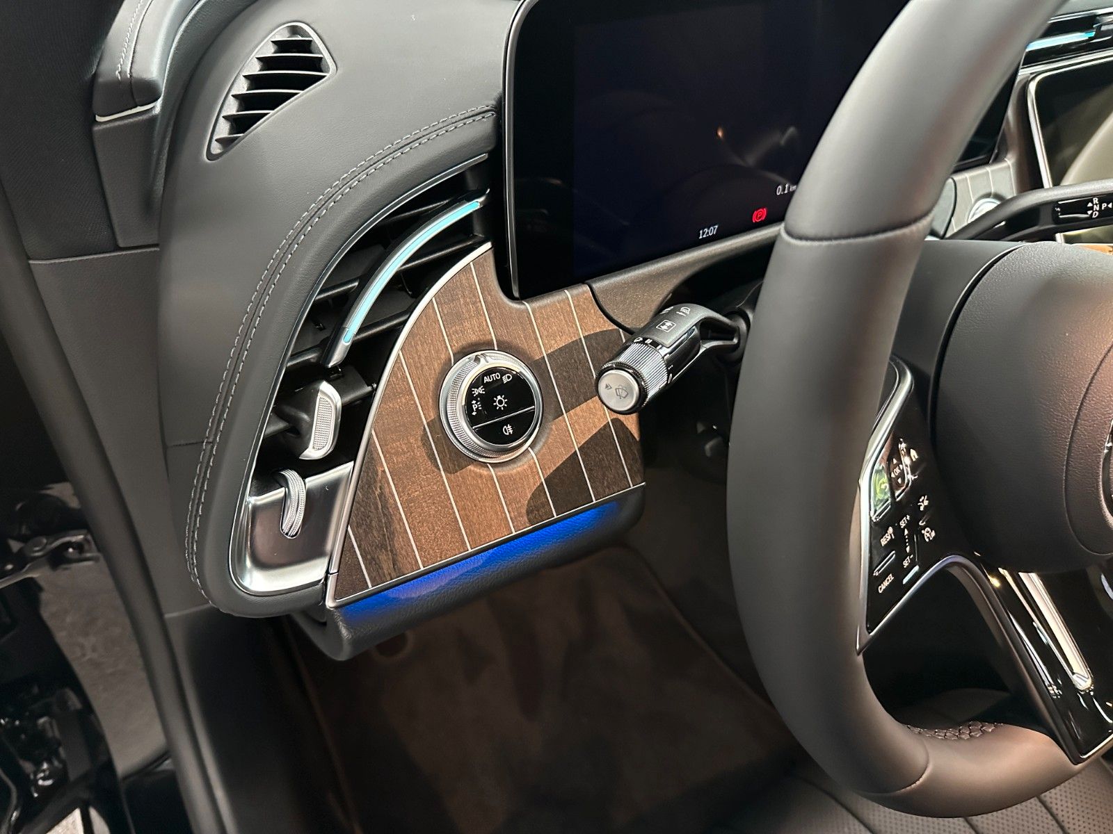 Mercedes-Benz E 300 e Exclusive Premium - Samsaru's Car Outlet