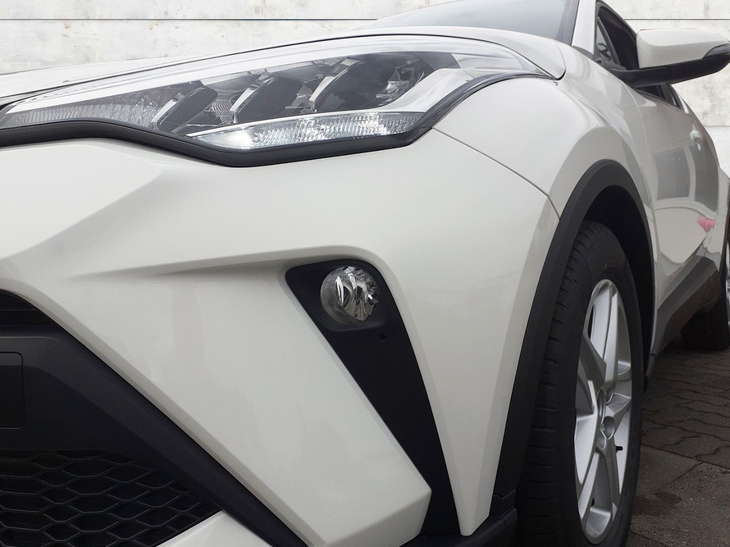 Toyota C-HR 1.8-l-Hybrid Flow - Samsaru's Car Outlet