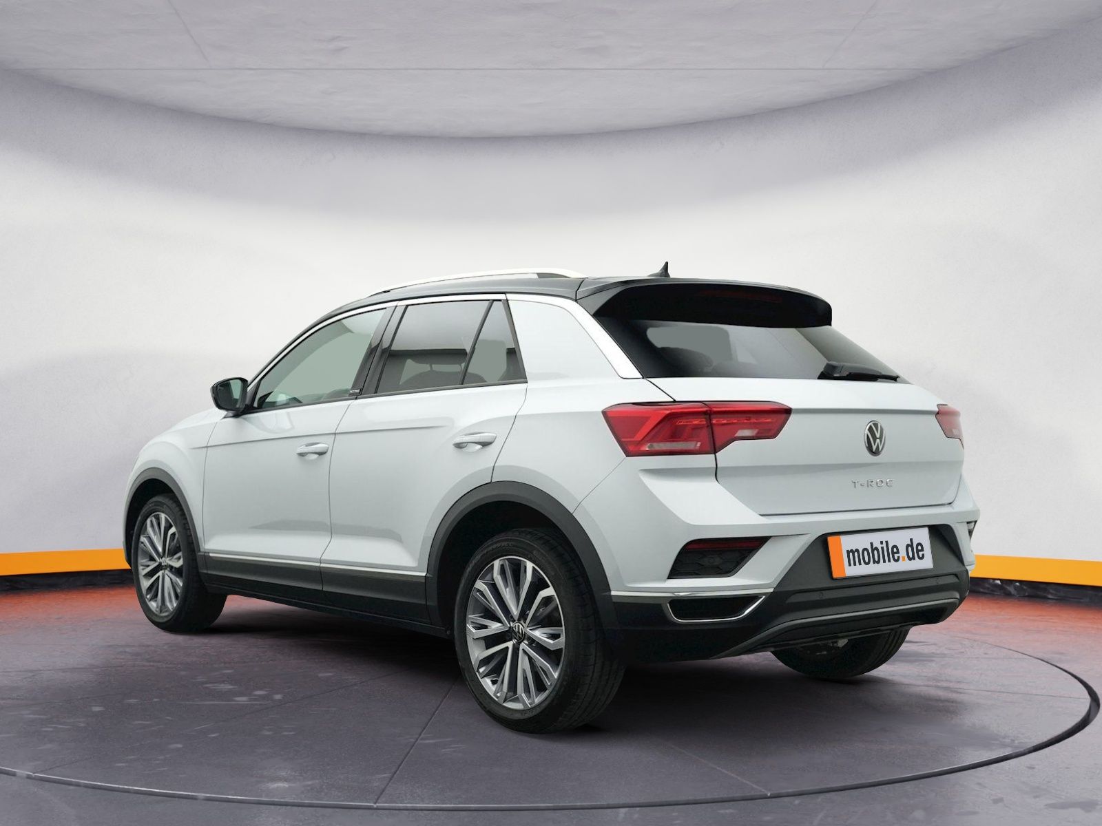 Volkswagen T-Roc 1.5 TSI Active - Samsaru's Car Outlet
