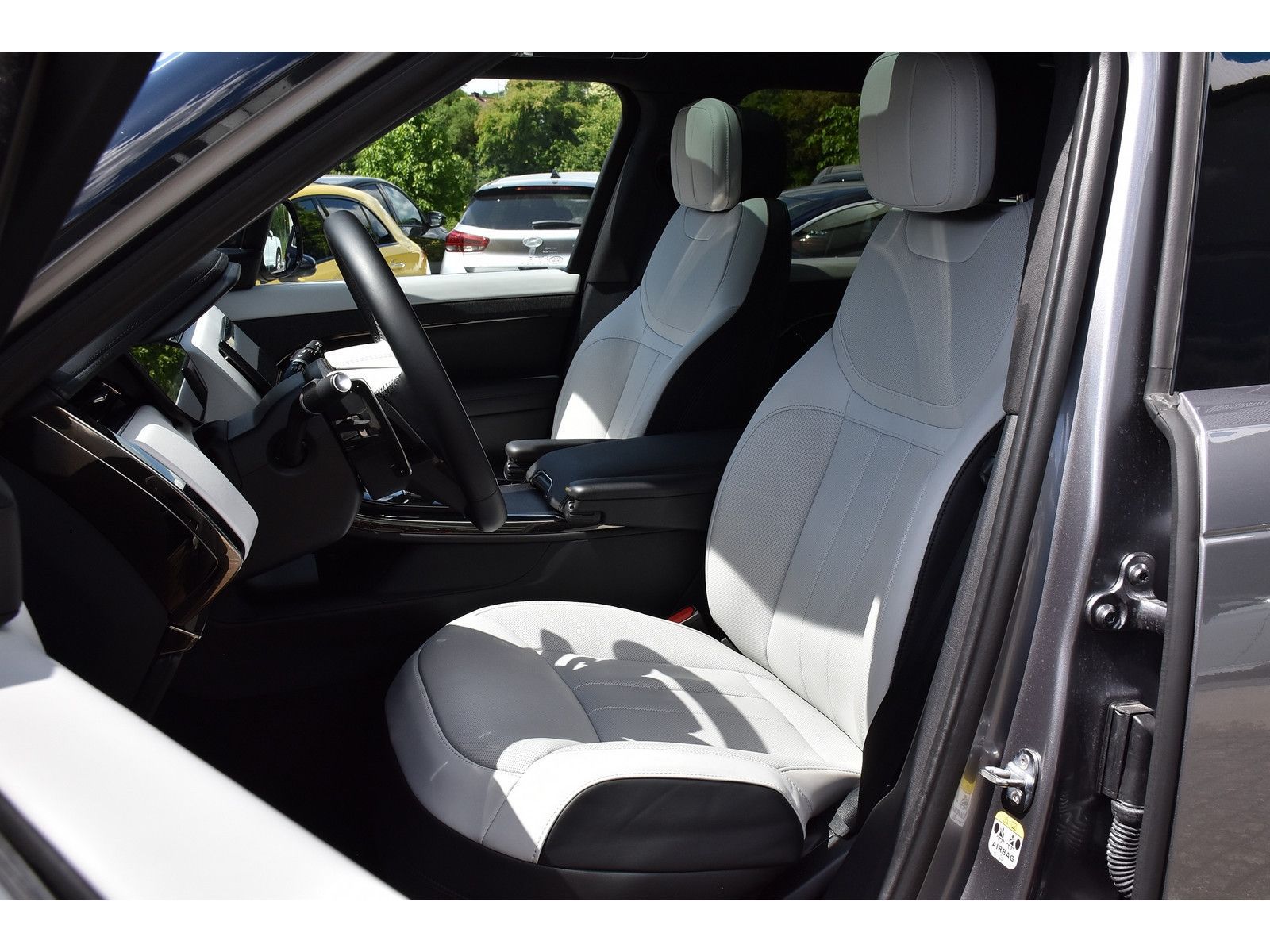 Range Rover Sport 3.0 P550e Autobiography - Samsaru's Car Outlet