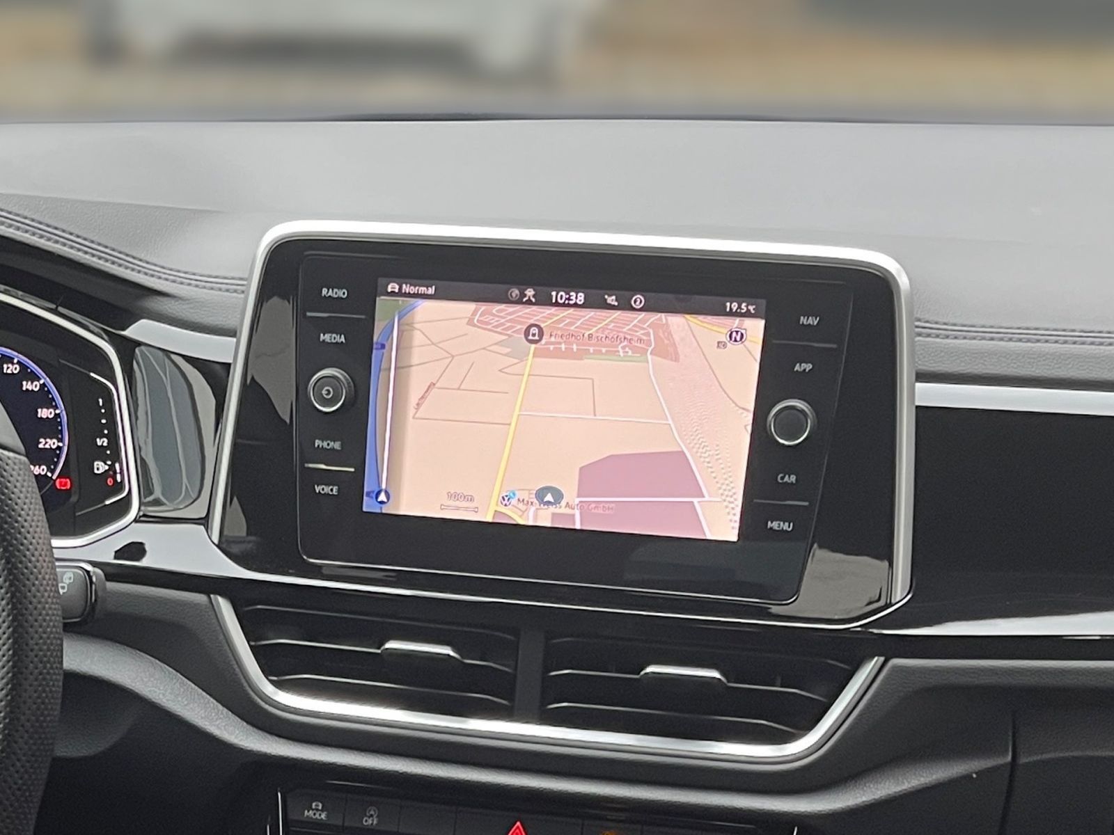 Volkswagen T-Roc 1.0 TSI R-LINE - Samsaru's Car Outlet