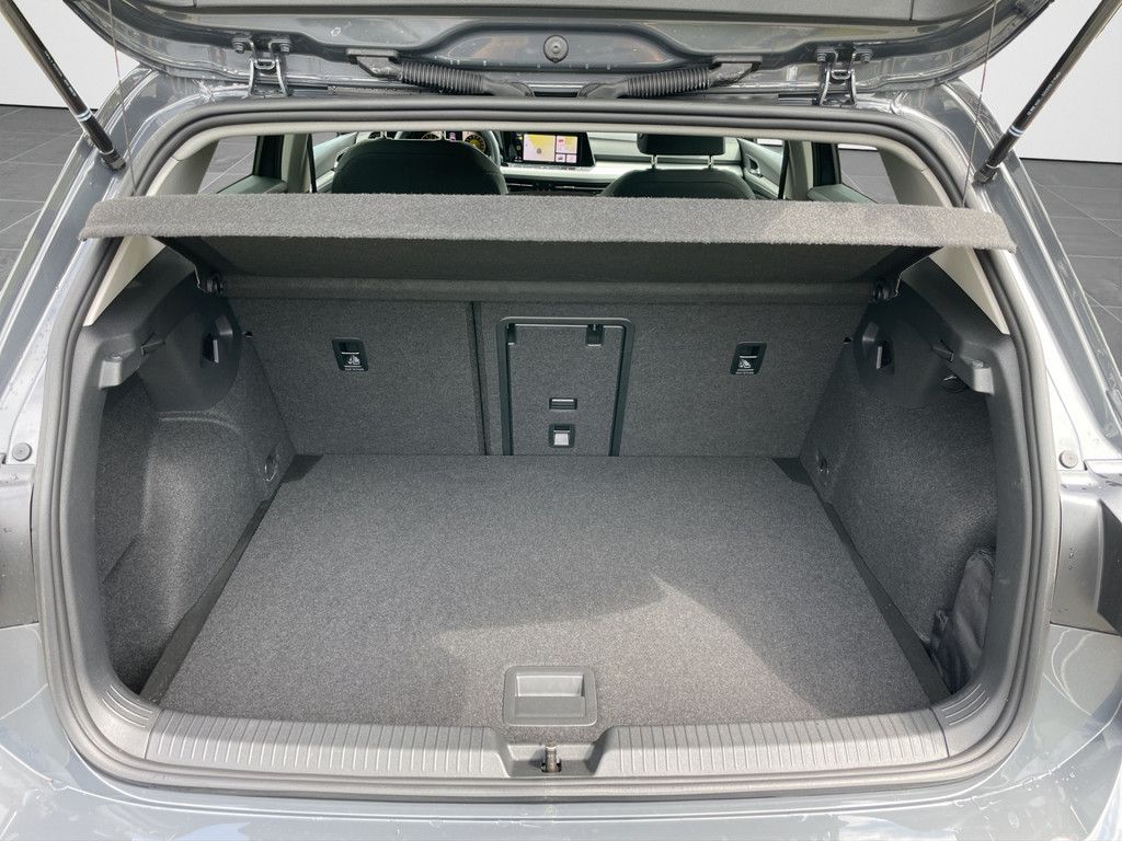 Volkswagen Golf VIII 1.5 eTSI MOVE - Samsaru's Car Outlet