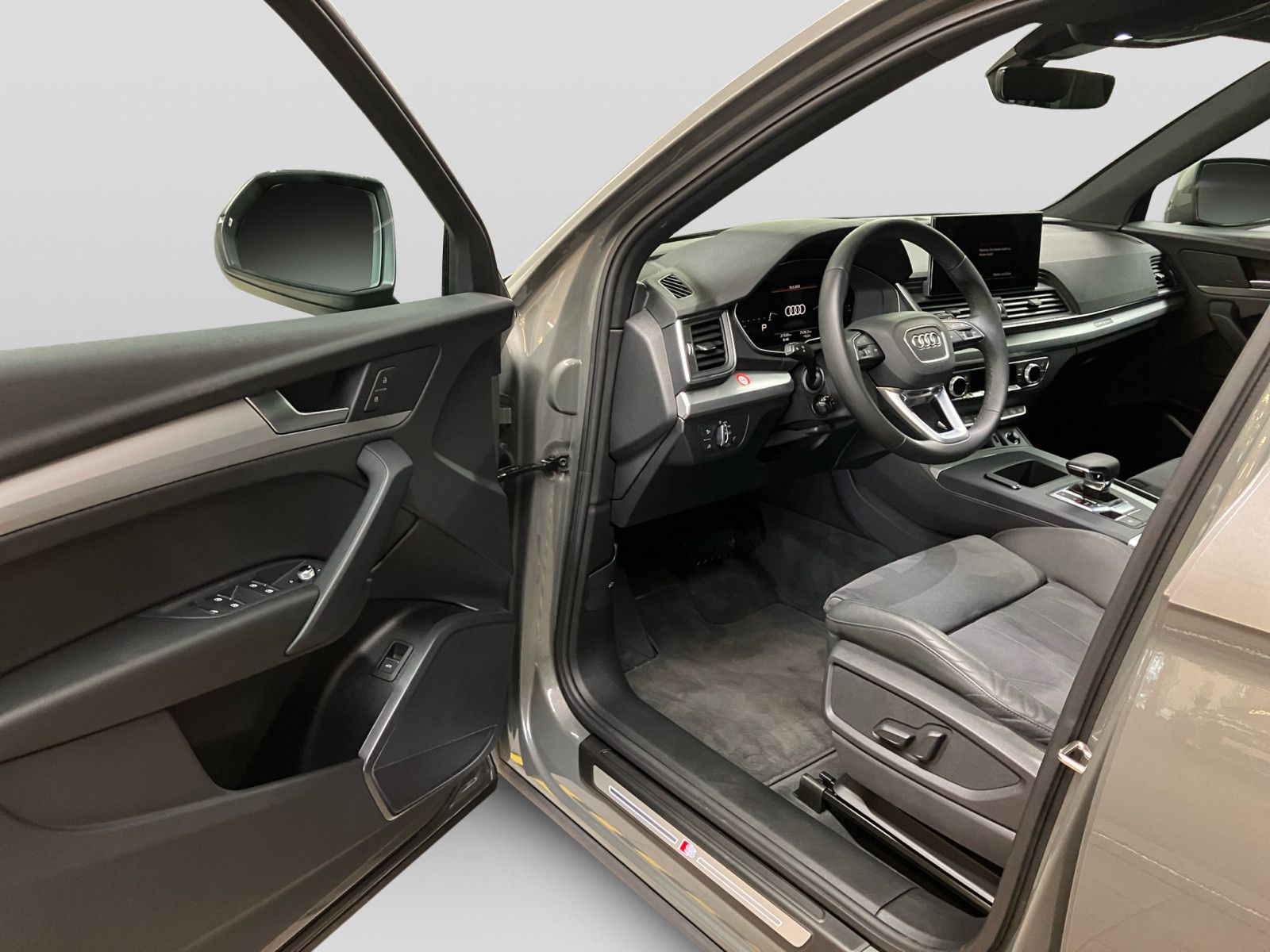 Audi Q5 40 TDI quattro S line - Samsaru's Car Outlet