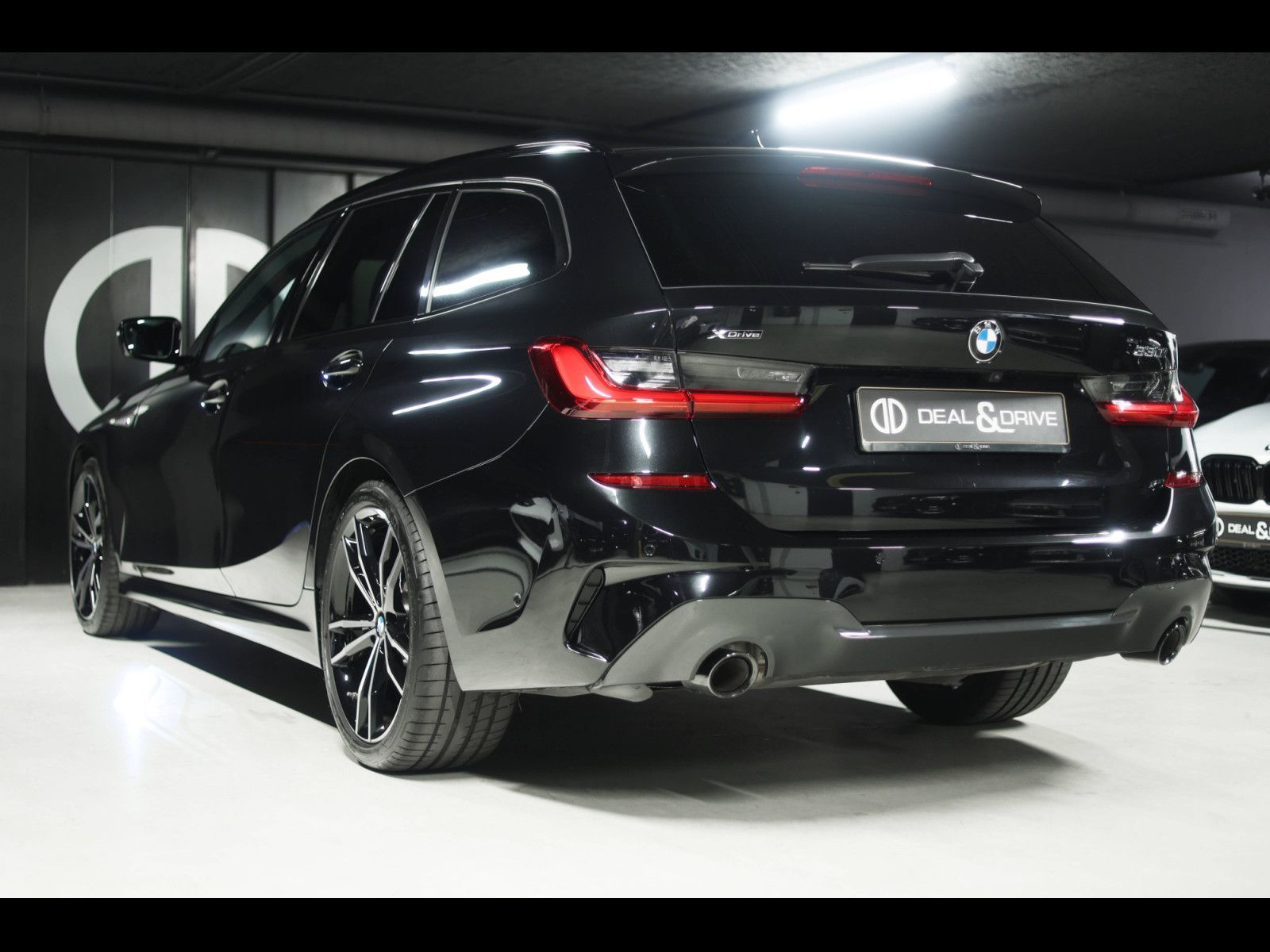BMW 330 i Touring xDrive M Sport Shadow - Samsaru's Car Outlet