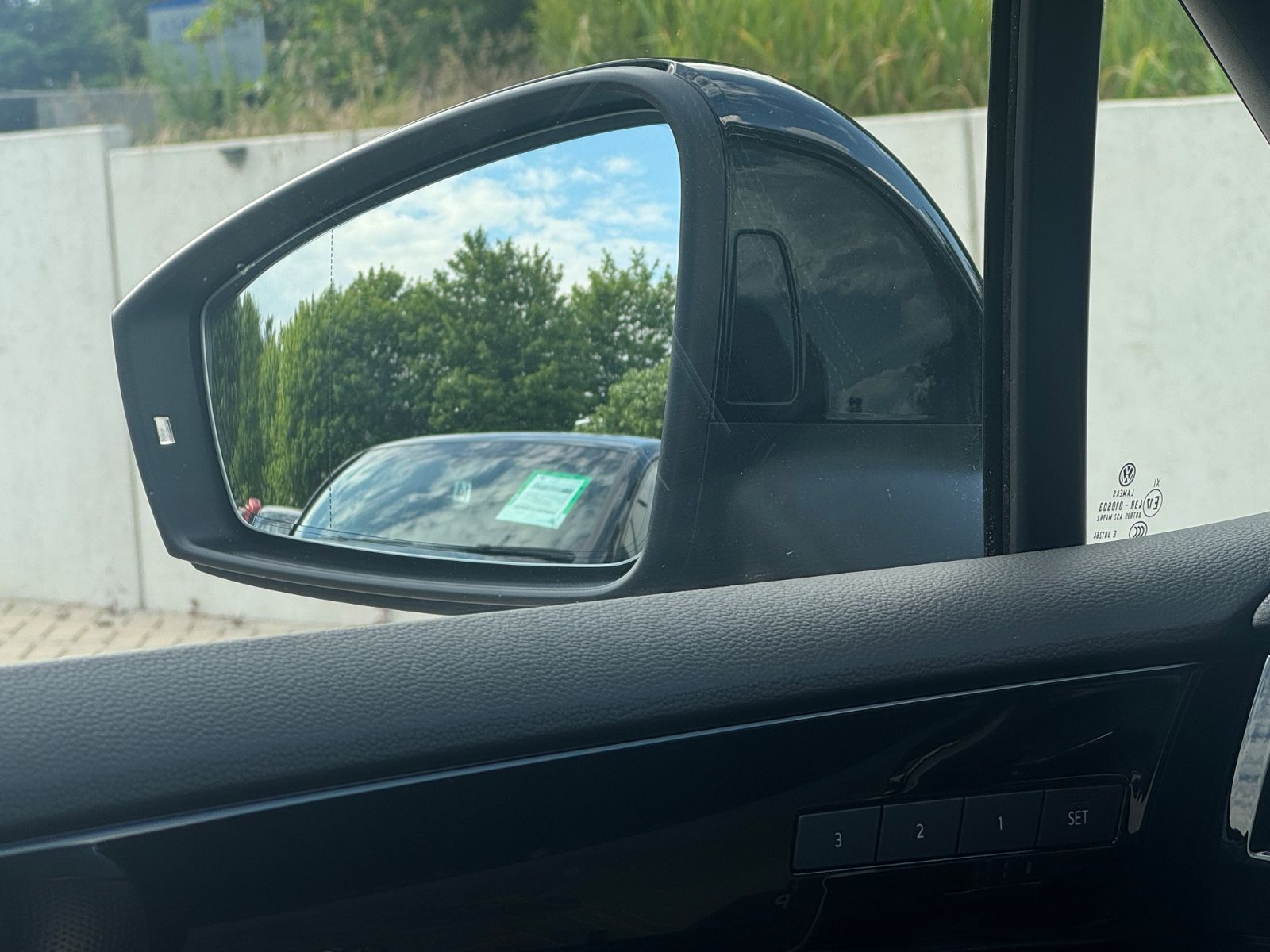 Volkswagen Touareg R-Line 4M Black - Samsaru's Car Outlet