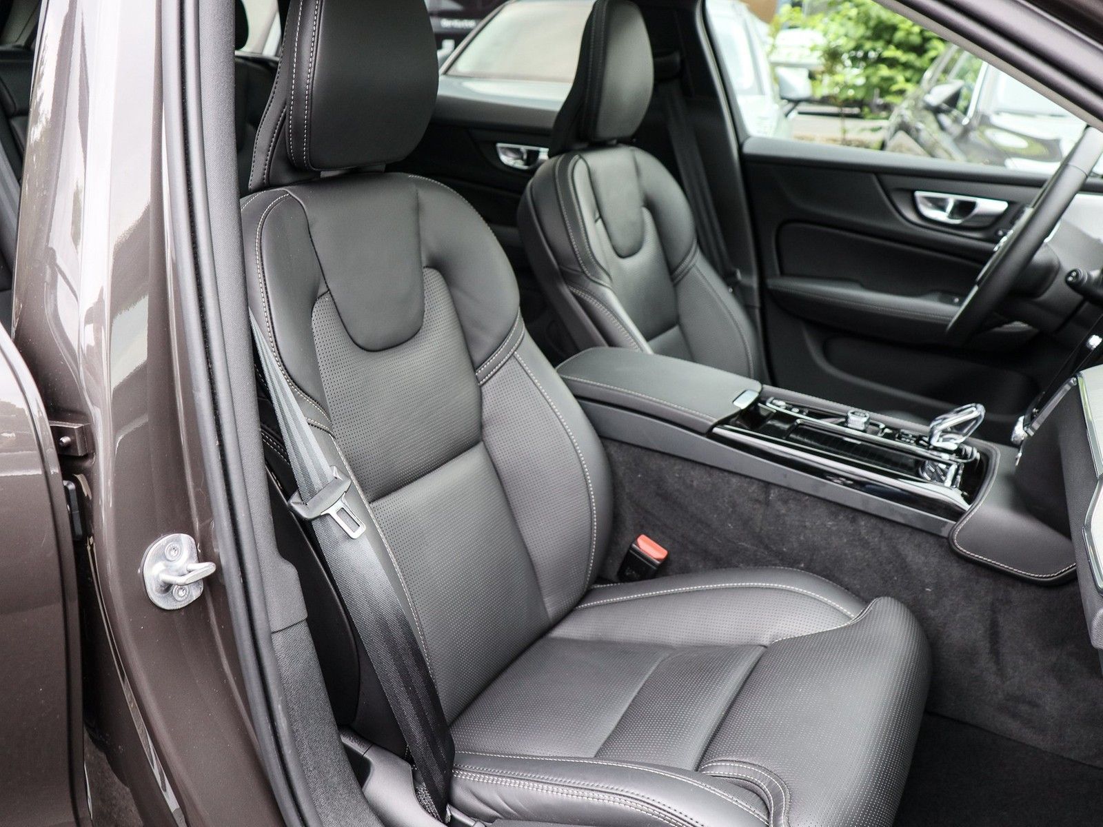 Volvo V60 T6 Recharge AWD Ultra Dark NP:82.540,-//AHK/