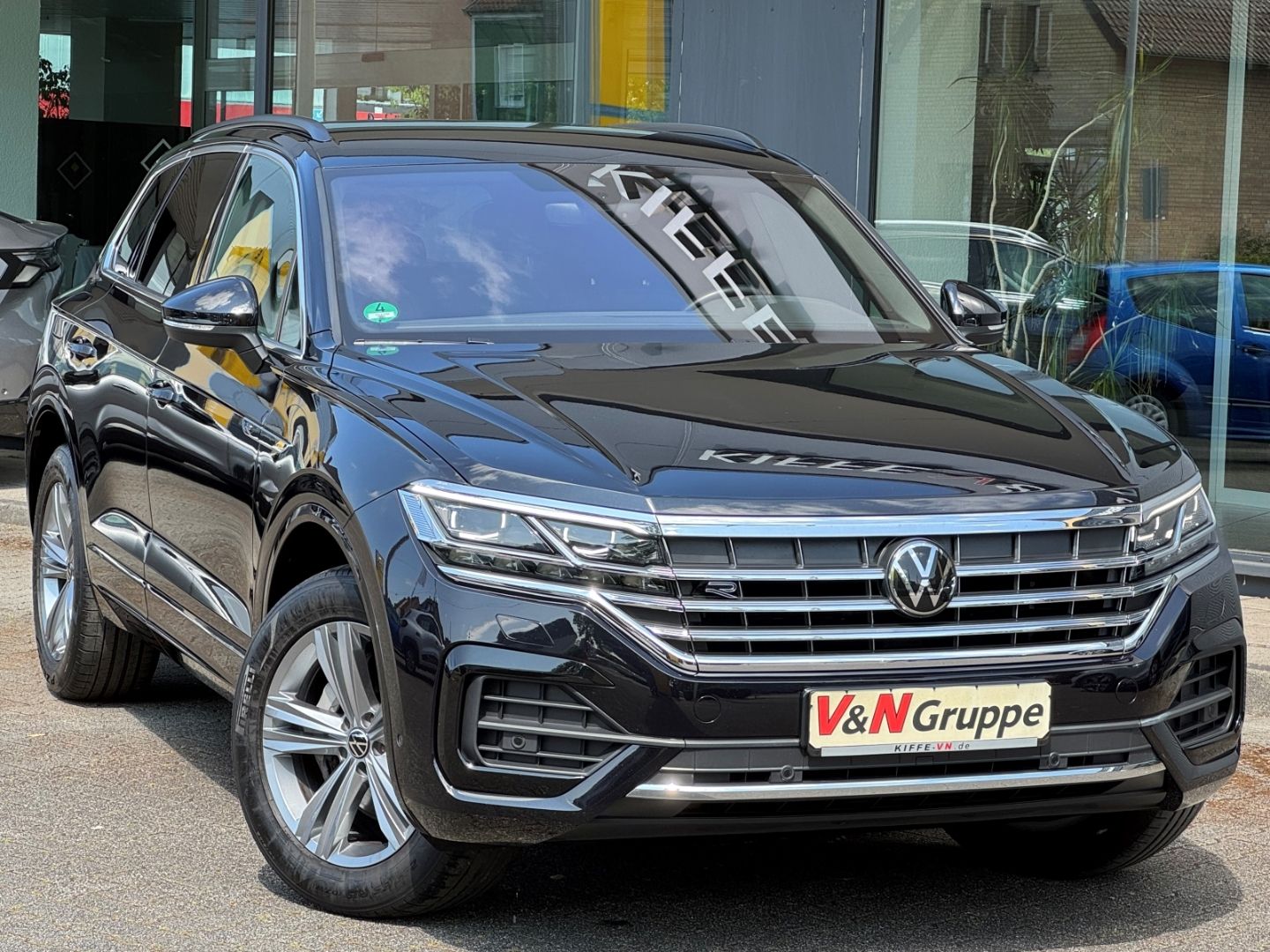 Volkswagen Touareg 4Motion 3.0 V6 TDI R-Line - Samsaru's Car Outlet
