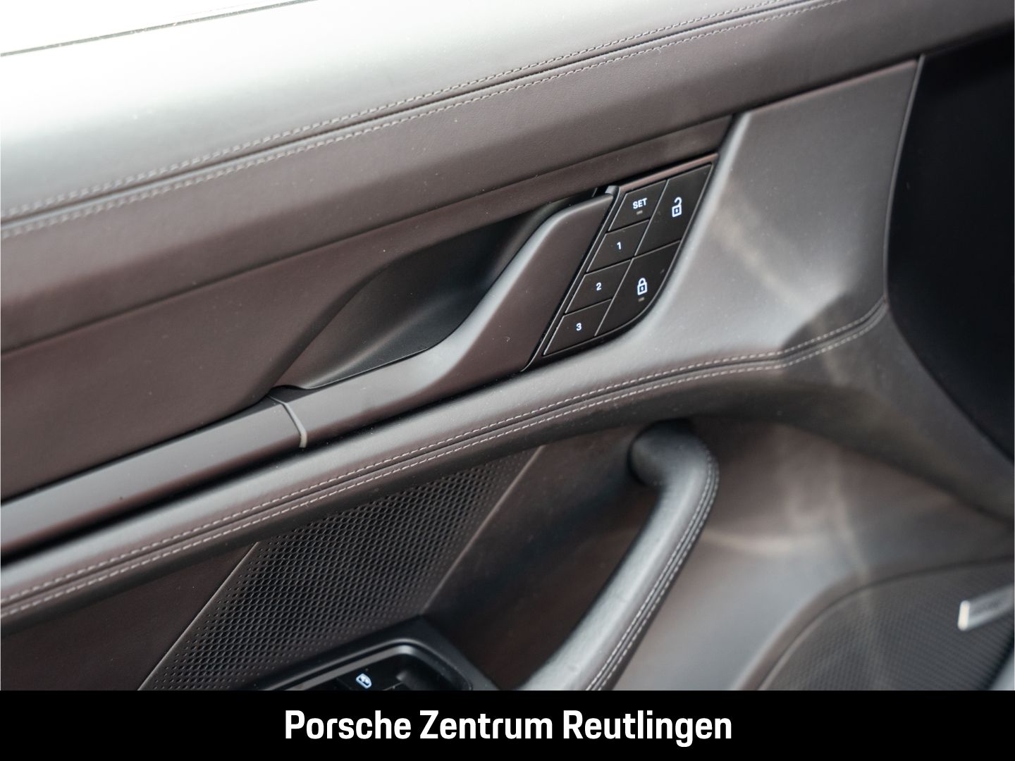 Porsche Taycan Turbo Cross Turismo LED-Matrix Panorama