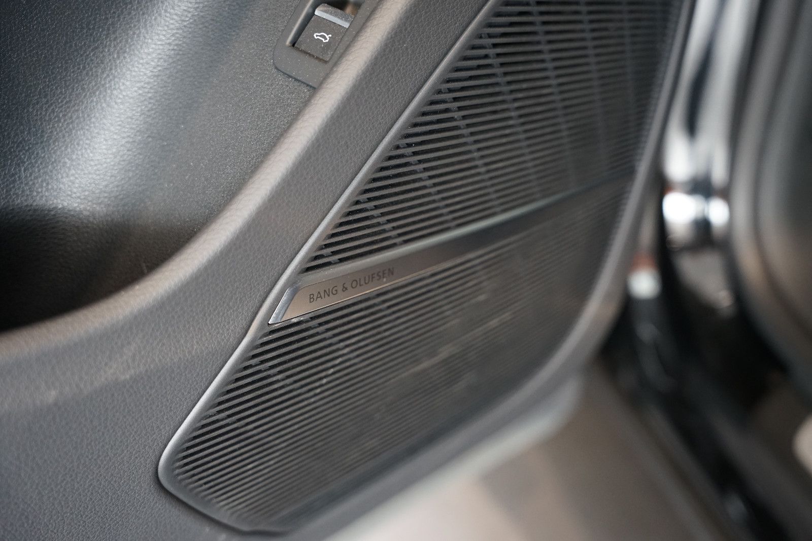 Audi RSQ8 | HuD | Keramik | Pano | 305 km/h | 23"