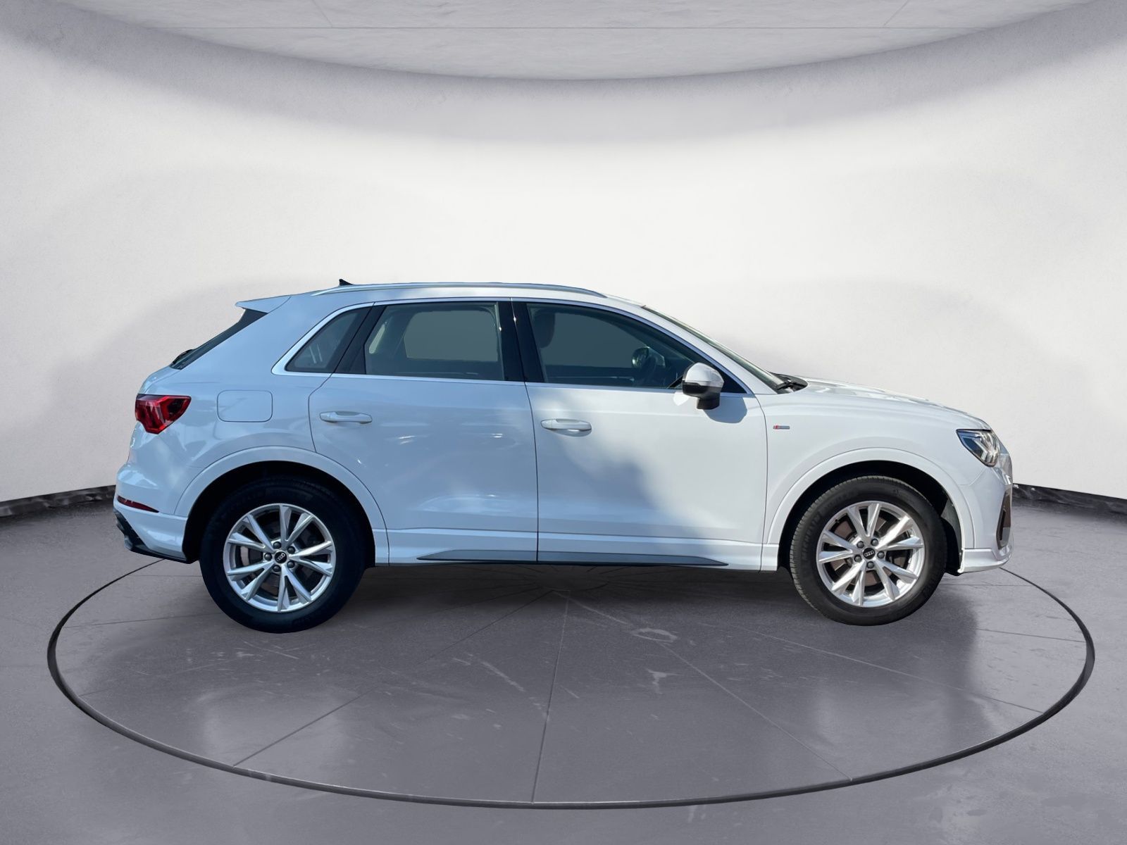 Audi Q3 40 TDI quattro S-line - Samsaru's Car Outlet