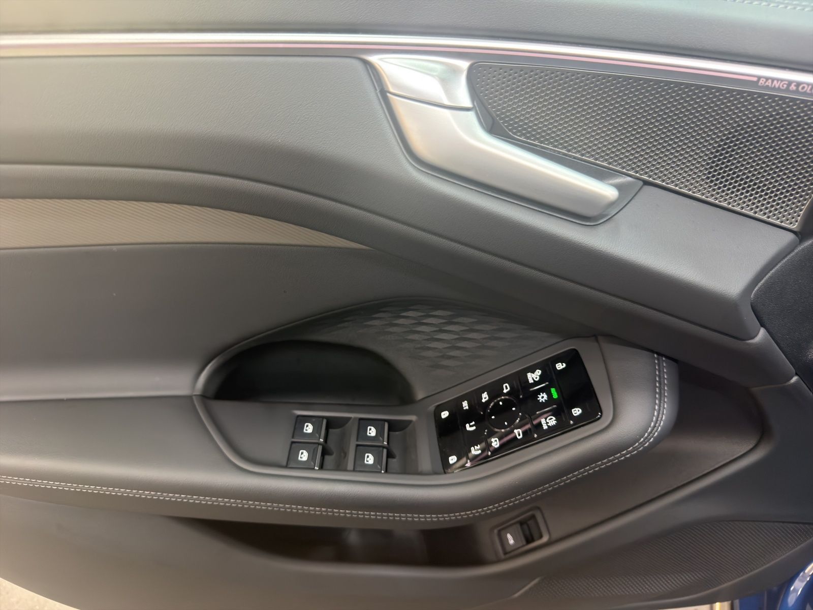 Audi A6 Avant TDI Q S LINE PANO LEDER MATRIX BuO