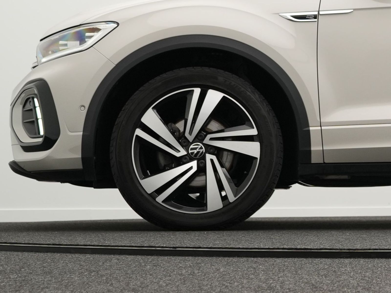 Volkswagen T-Roc R-Line 1.5 TSI DSG - Samsaru's Car Outlet