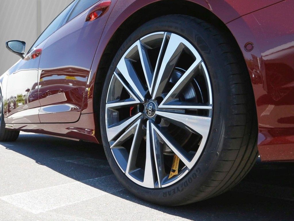 Audi A6 Avant 55 TFSI e Q S line - Samsaru's Car Outlet