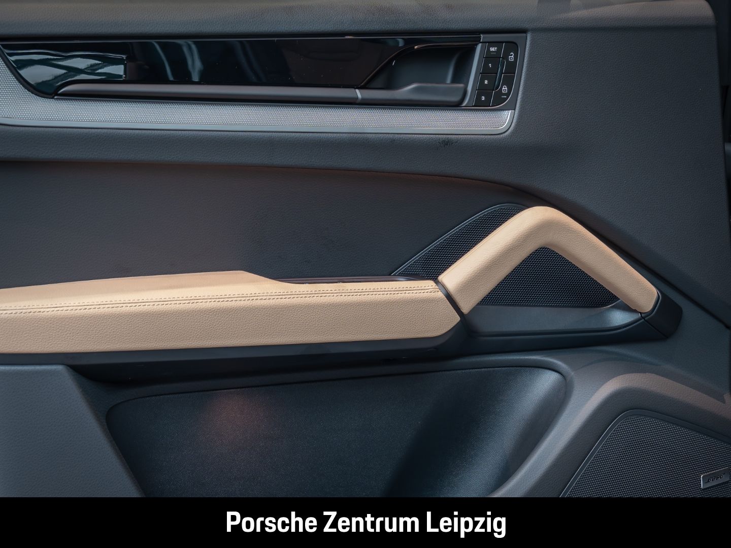 Porsche Cayenne Coupe FnW Racinggrün Luft 22Zoll SportDe
