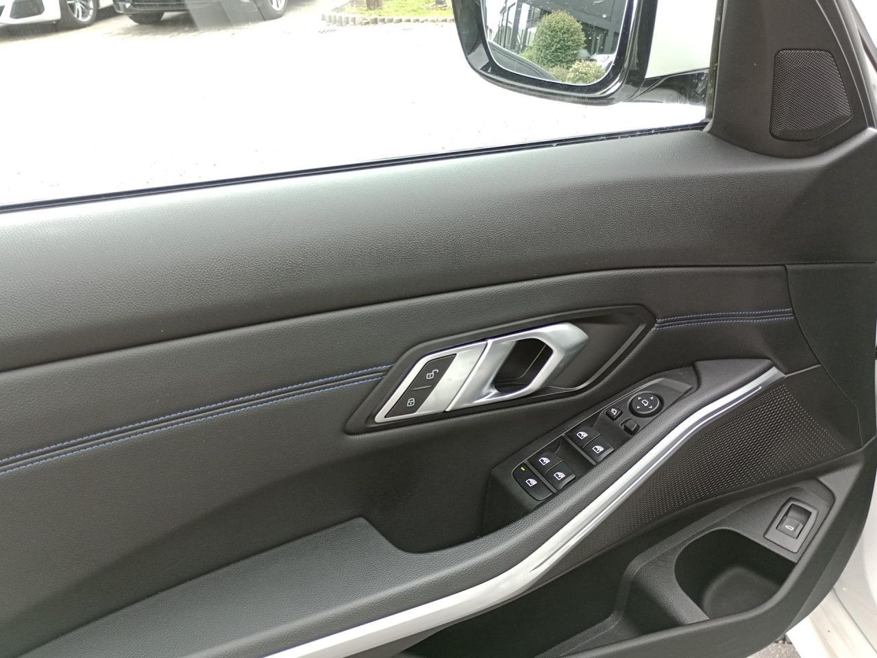BMW 320i xDrive M Sport - Samsaru's Car Outlet