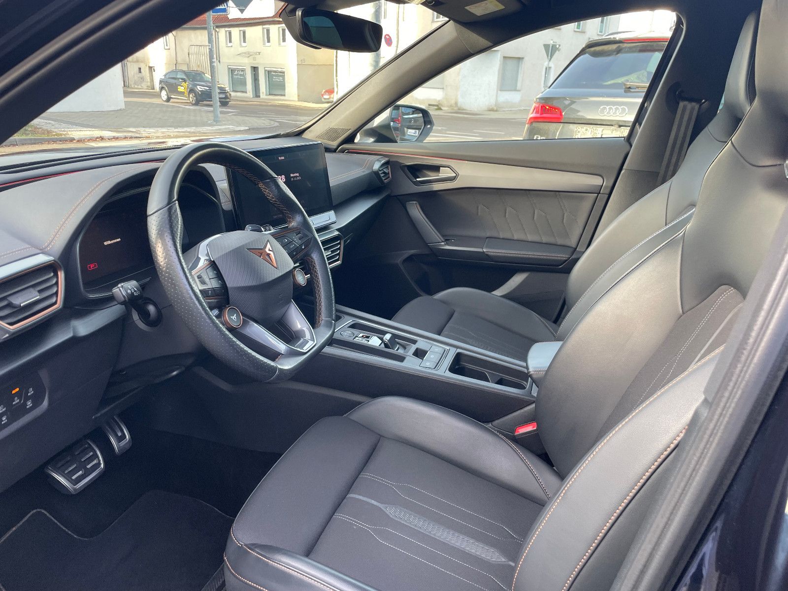 Cupra Formentor 2.0TSI VZ 4Drive AHK Apple Memory