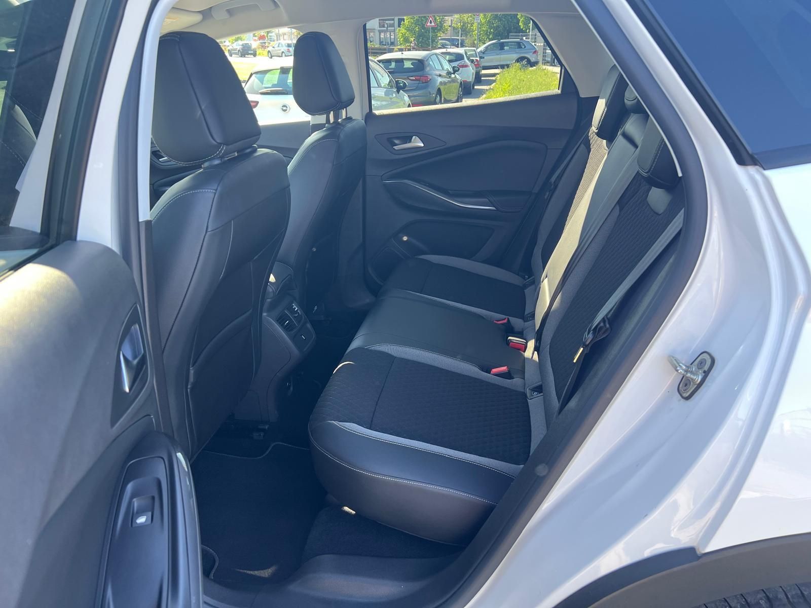 Opel Grandland X 2.0 D 120 Jahre Aut. - Samsaru's Car Outlet