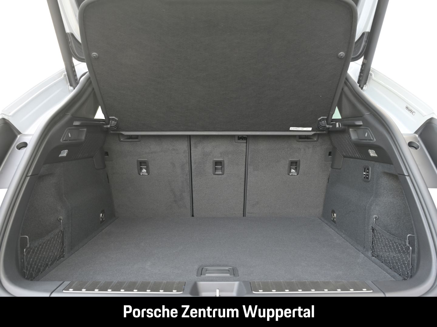 Porsche Macan 4S Surround-View LED-Matrix Abstandstempom