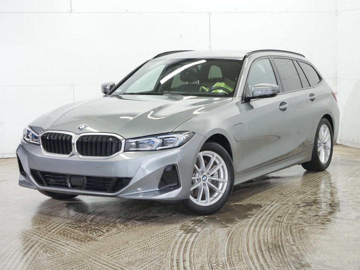 BMW 330e xDrive Touring
