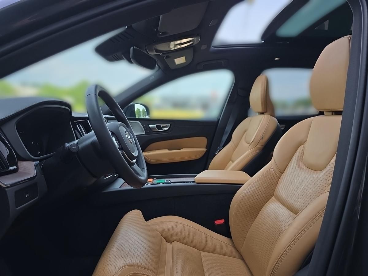 Volvo XC60 B5 AWD Diesel Ultimate Standhzg/360/Bowers/