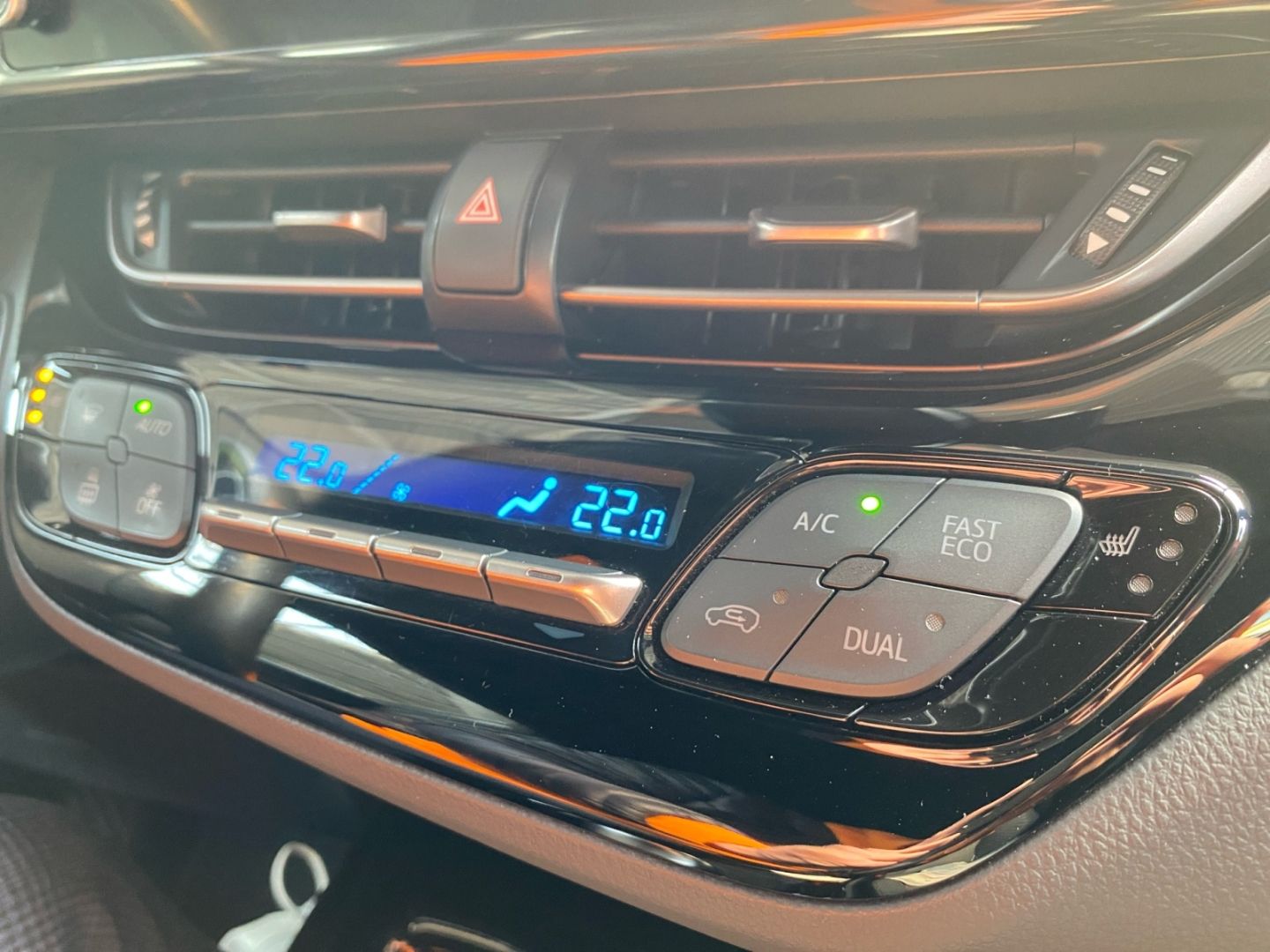 Toyota C-HR 1.8 Hybrid Team - Samsaru's Car Outlet