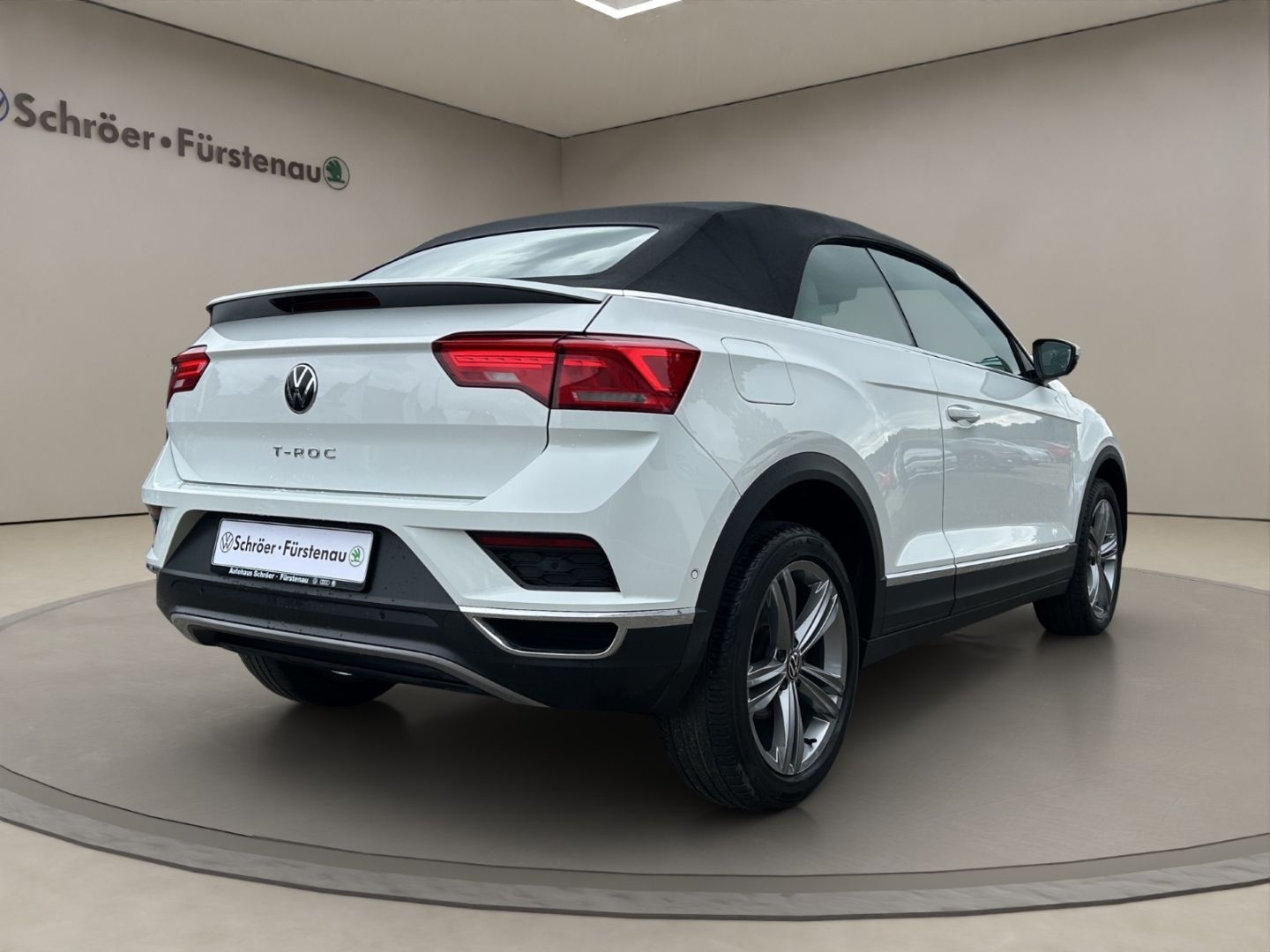 Volkswagen T-Roc Style 1.5 TSI DSG - Samsaru's Car Outlet
