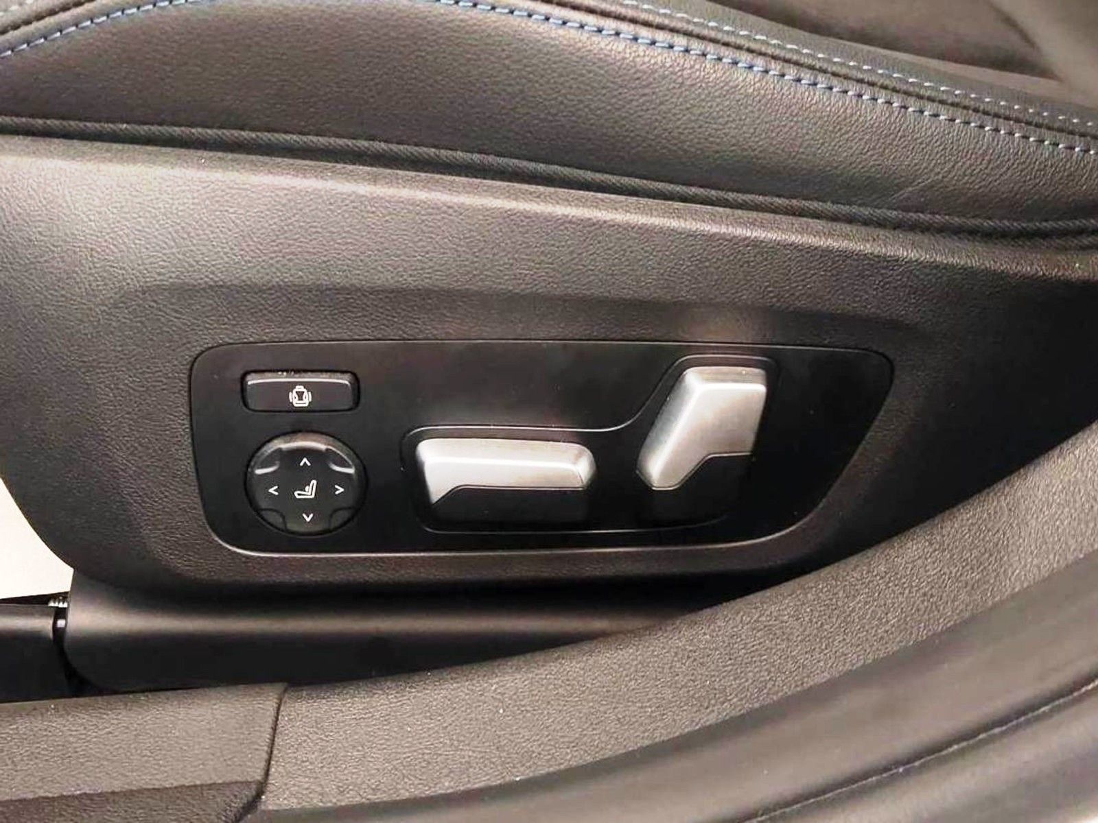 BMW 320i M Sportpaket - Samsaru's Car Outlet